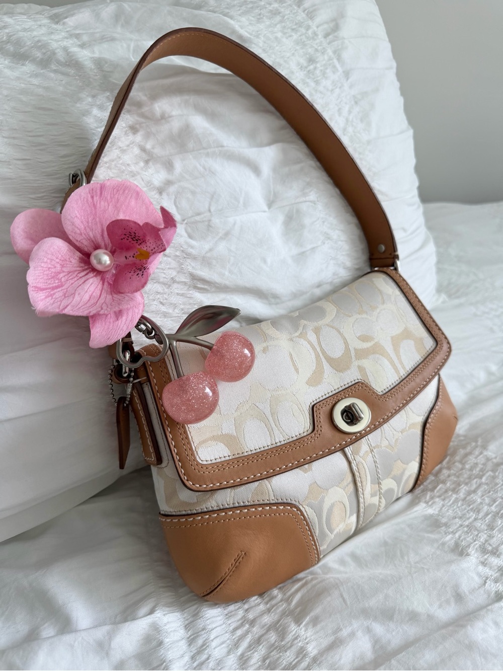 Vintage  Coach Signature Turnlock Flap Shoulder Bag (small) - Picture 3 of 11